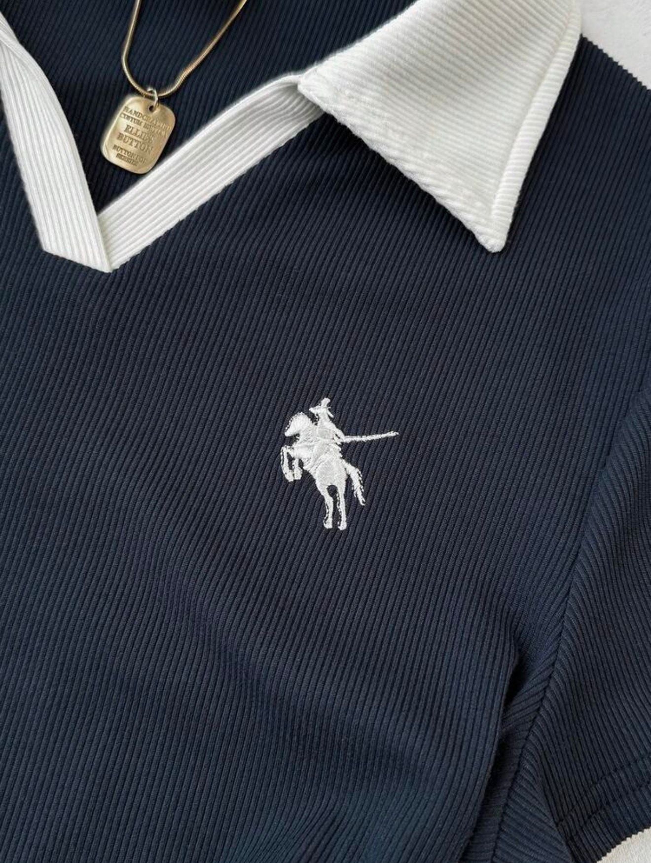 Solo Polo Yaka Lacivert Nakışlı Büzgülü Bluz
