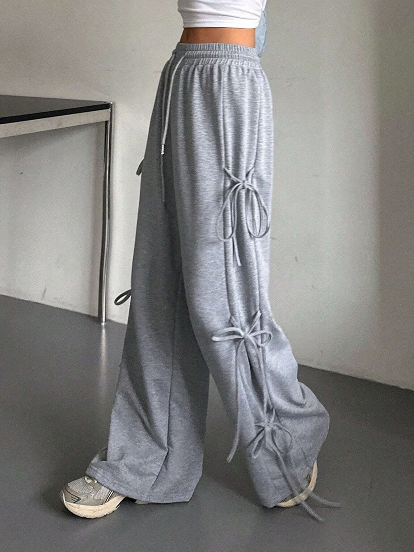 Fiyonk Detaylı Geniş Paça Eşofman Altı