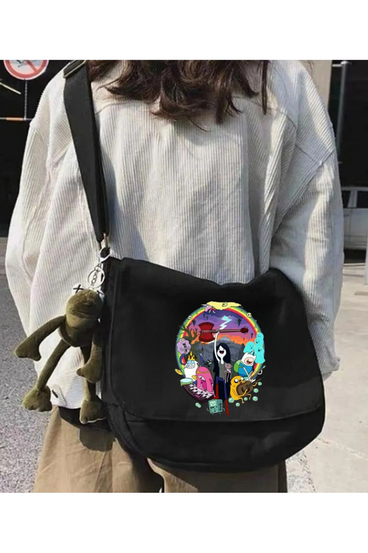 Adventure Time Siyah Postacı Çantası