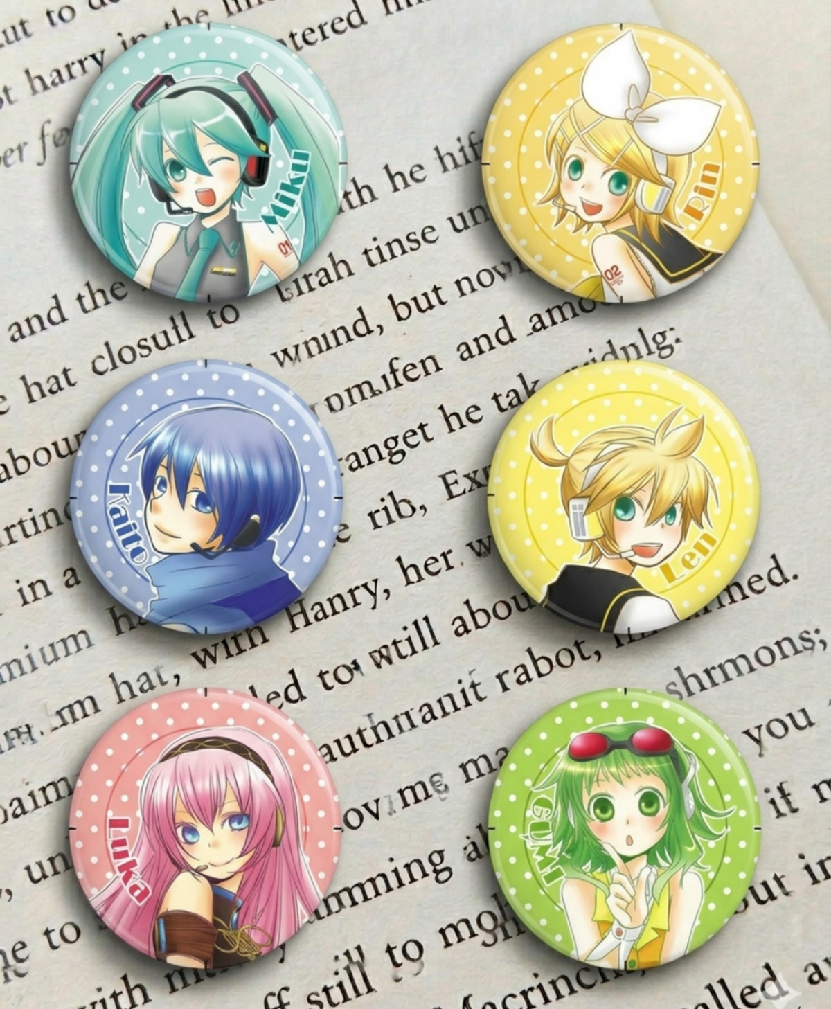Anime Vocaloid Tasarım 6'lı Rozet 70 mm PVC Kaplı Çanta Ceket Yaka Aksesuarı