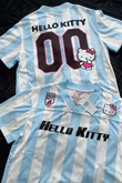 Pembe Beyaz V Yaka Çubuklu Jersey Kitty T-Shirt