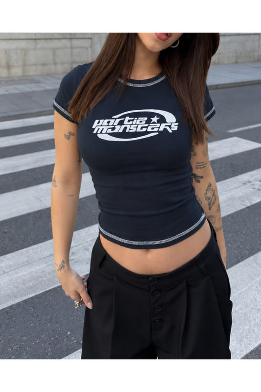 Y2K Urban Slim Fit Tam Boy Monstars Bluz Croptop - Siyah