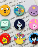 Adventure Time Tasarım 9'lu Rozet 70 mm PVC Kaplı Çanta Ceket Yaka Aksesuarı