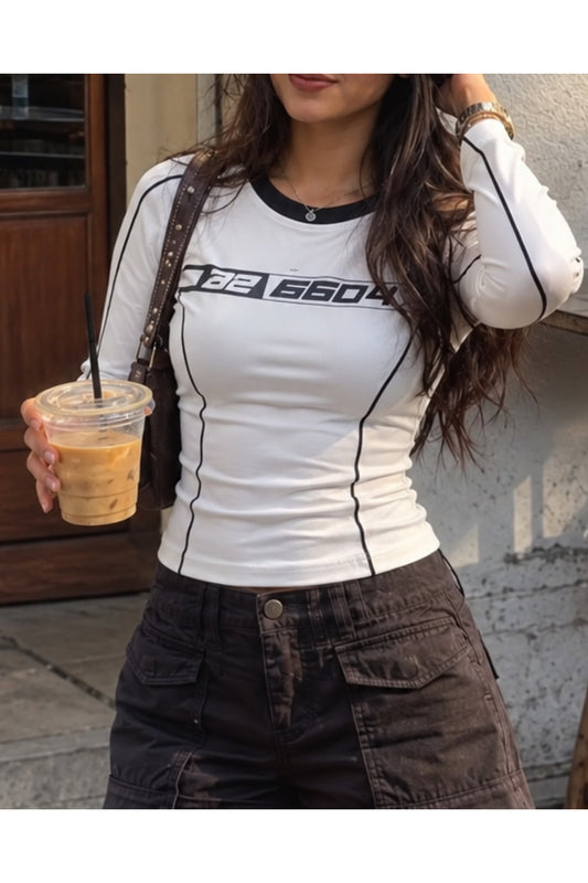 Streetwear Tarzı Siyah Detaylı Beyaz Uzun Kollu Crop Bluz - Beyaz