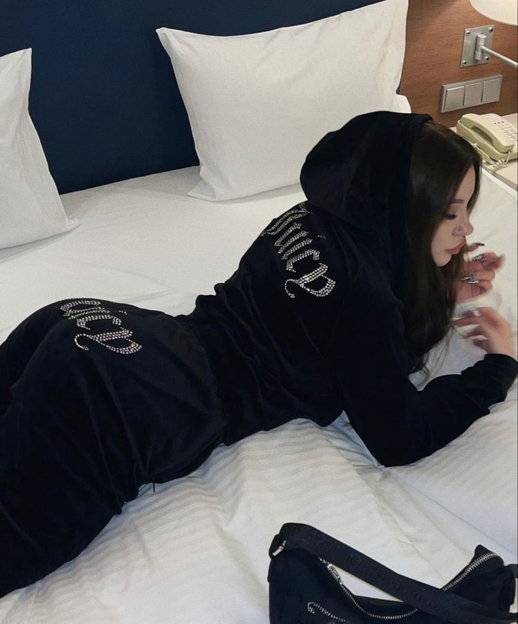 Kadife Taş Detaylı Juicy Legacy Eşofman Takımı