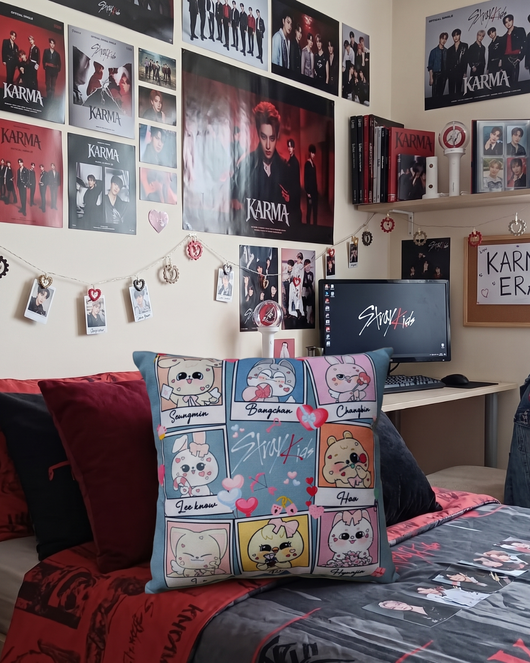Stray Kids SKZ Karma Temalı Yastık