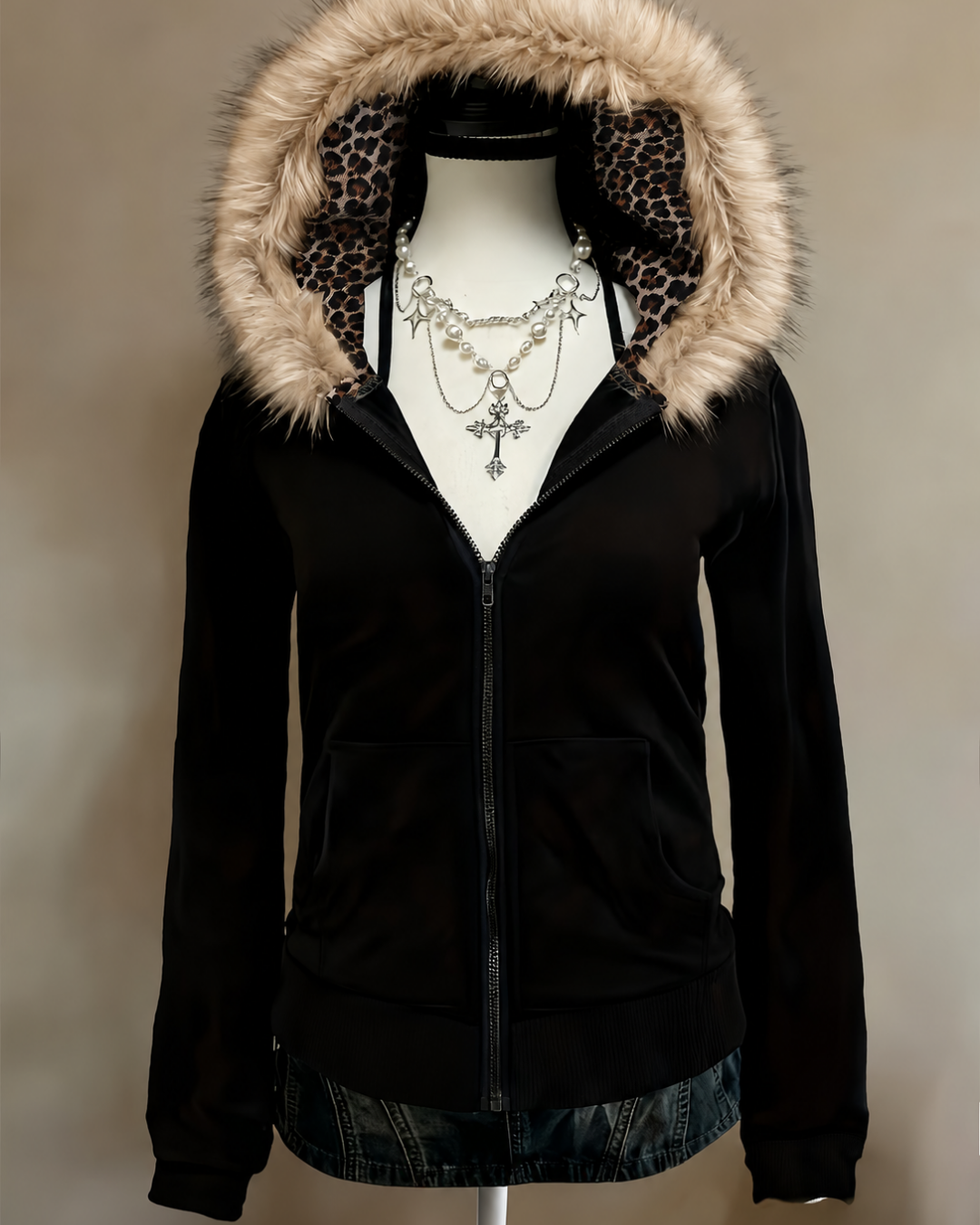 Grunge Stil İçi Leopar Detaylı, Kapüşonu Kürklü Siyah Slim Fit Zip-Up Hırka