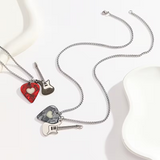 Karanlıkta Parlayan Pena Detaylı Gitar Kolye Detaylı Kolye