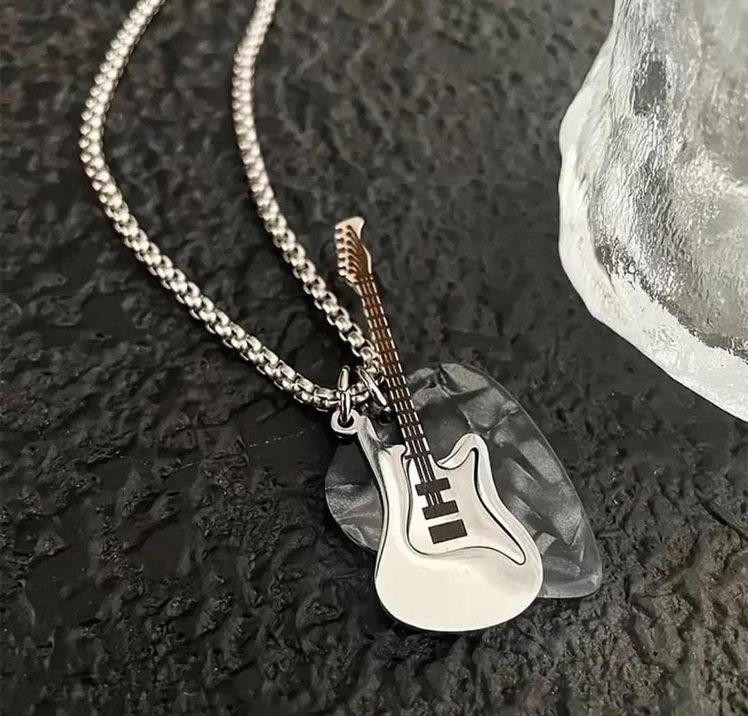 Karanlıkta Parlayan Pena Detaylı Gitar Kolye Detaylı Kolye