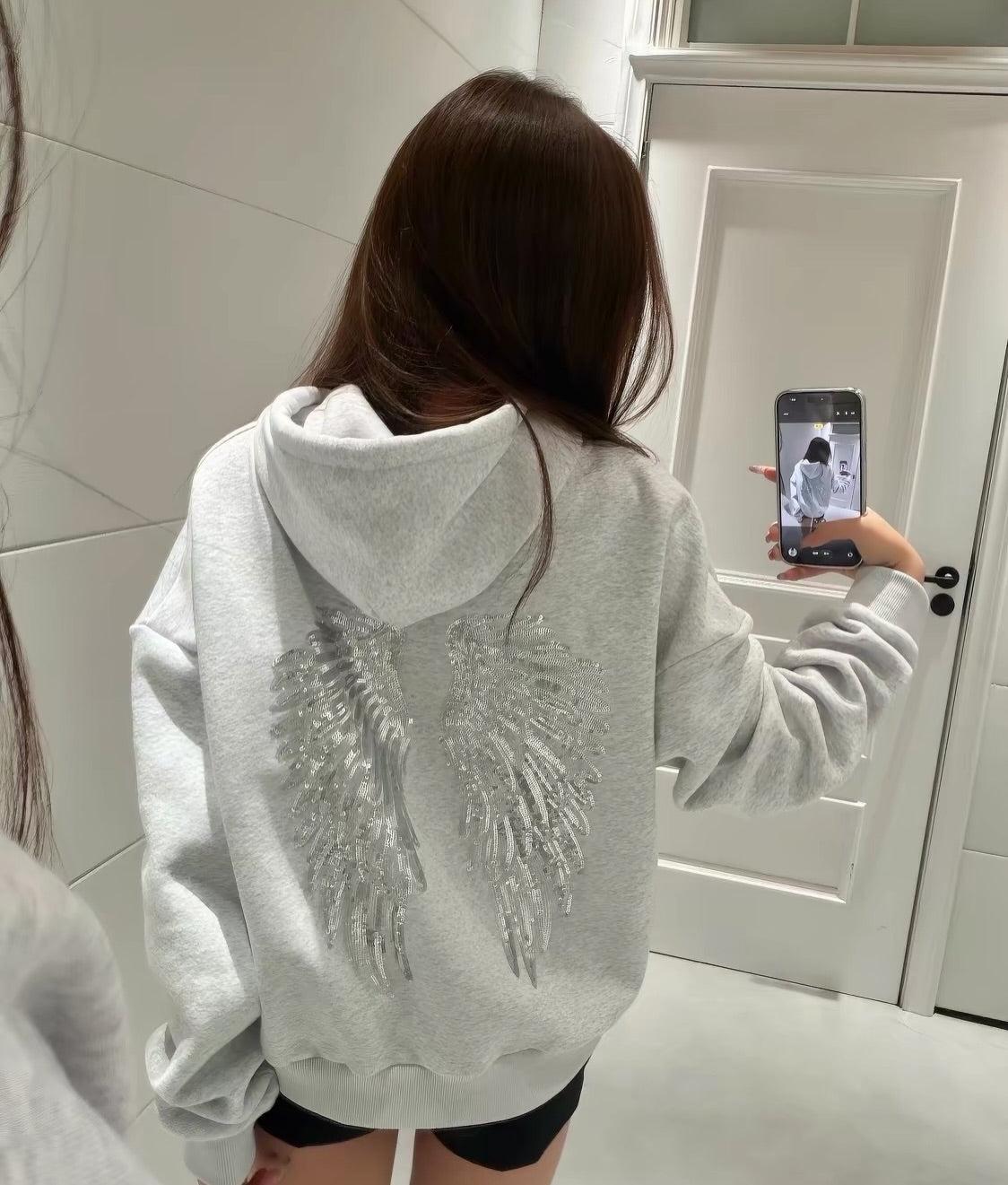 Pul Detaylı Sırt Kelebek İşlemeli Hoodie Sweatshirt