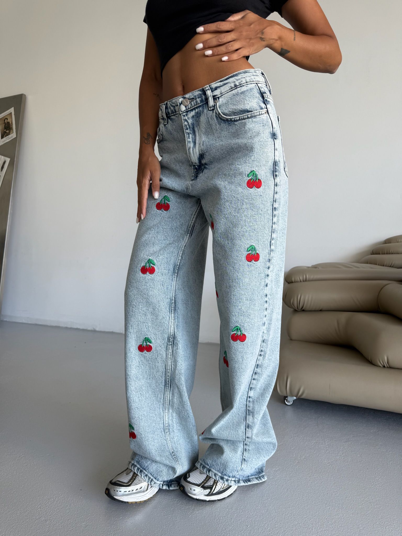 Kırmızı Nakışlı Retro Cherry Bol Paça Pantolon