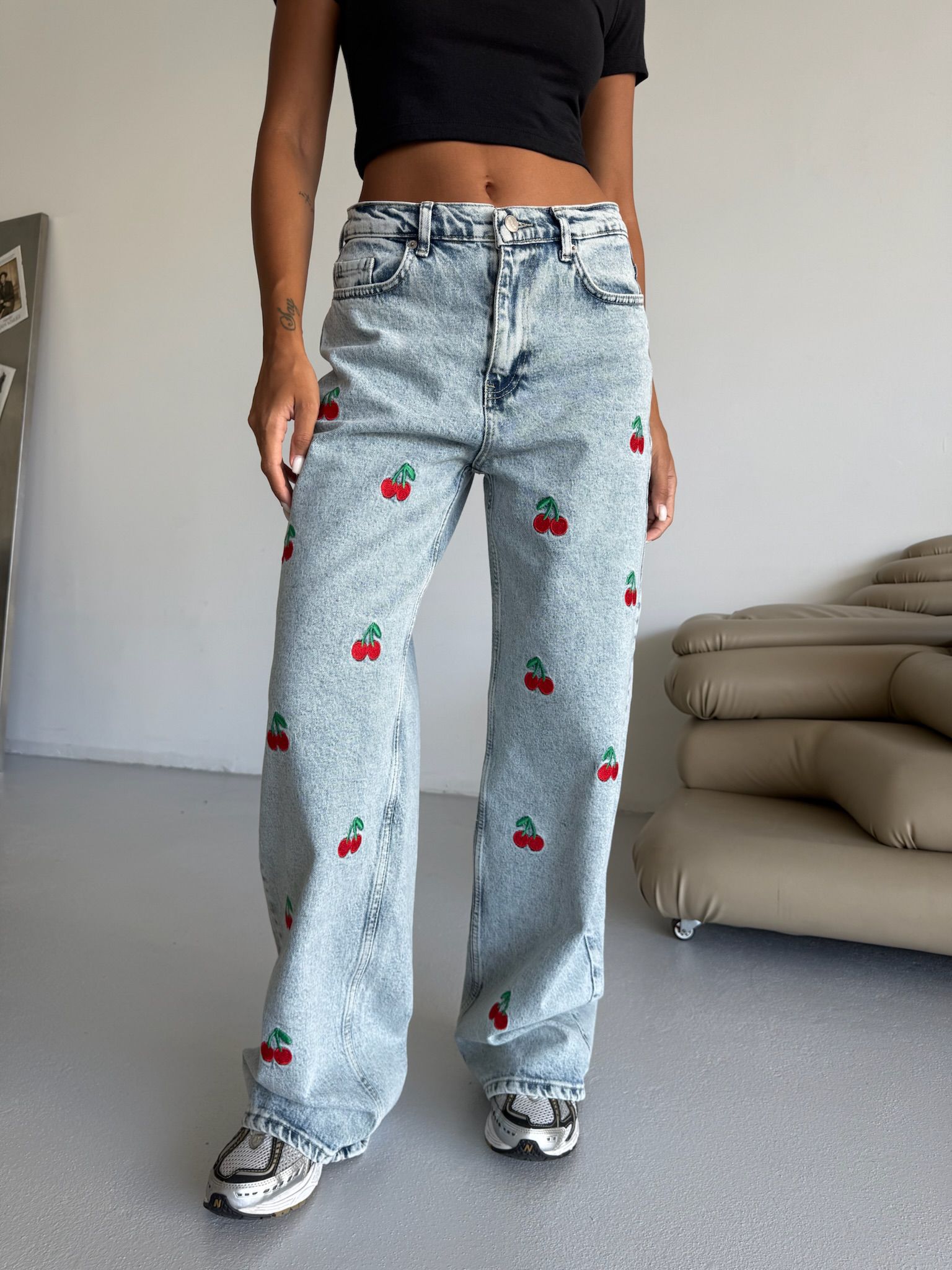 Kırmızı Nakışlı Retro Cherry Bol Paça Pantolon