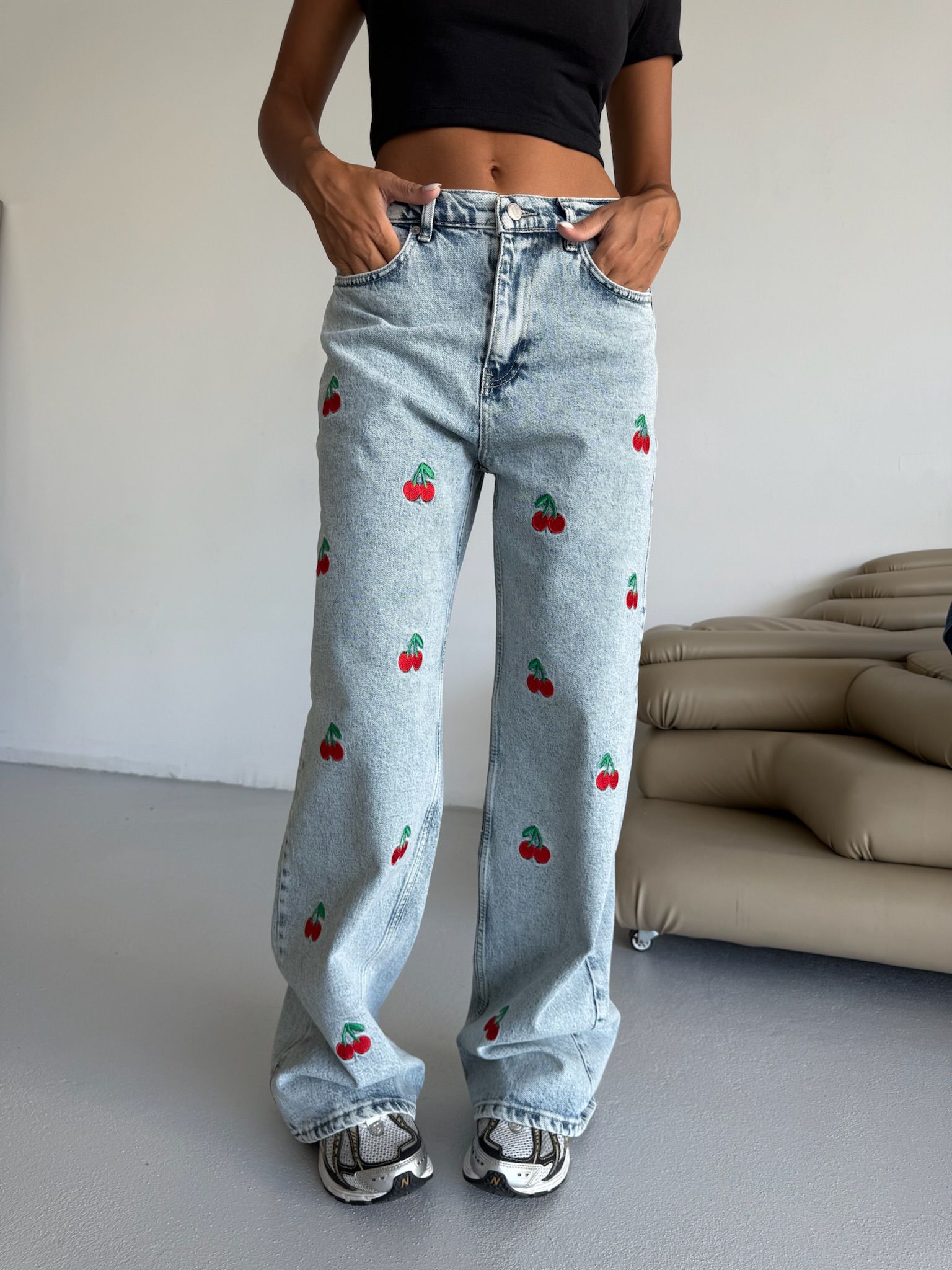 Kırmızı Nakışlı Retro Cherry Bol Paça Pantolon