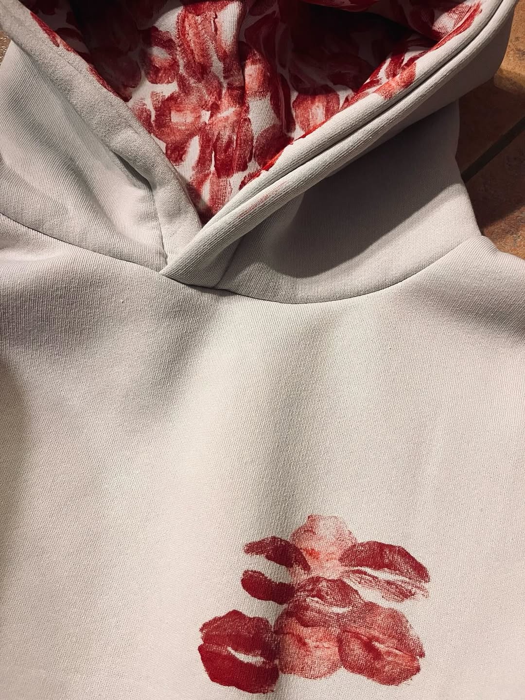 Kiss Detail Baskılı Kapüşonlu Sweatshirt