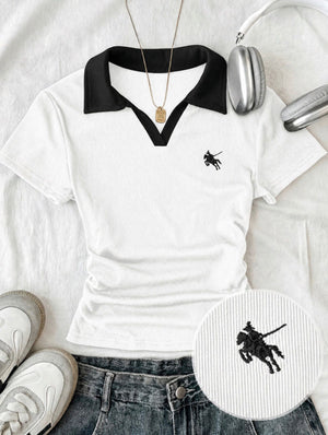 Solo Polo Yaka Beyaz Nakışlı Büzgülü Bluz