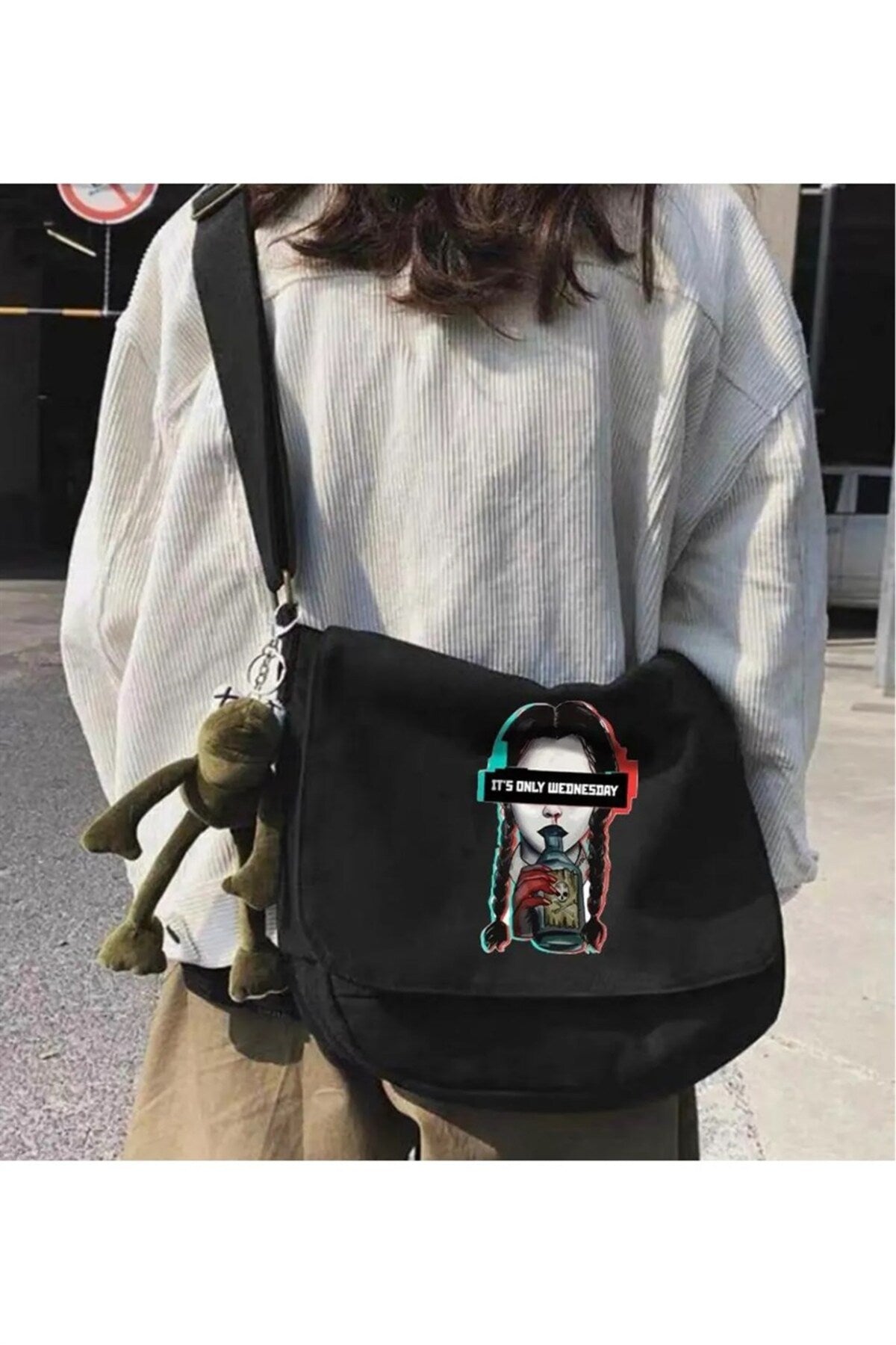 Its Only Wednesday Postacı Çanta Onlyyy Unisex Siyah Postacı Çantası