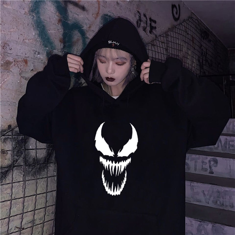 Touz Gothic Punisher Siyah Kapüşonlu Sweatshirt