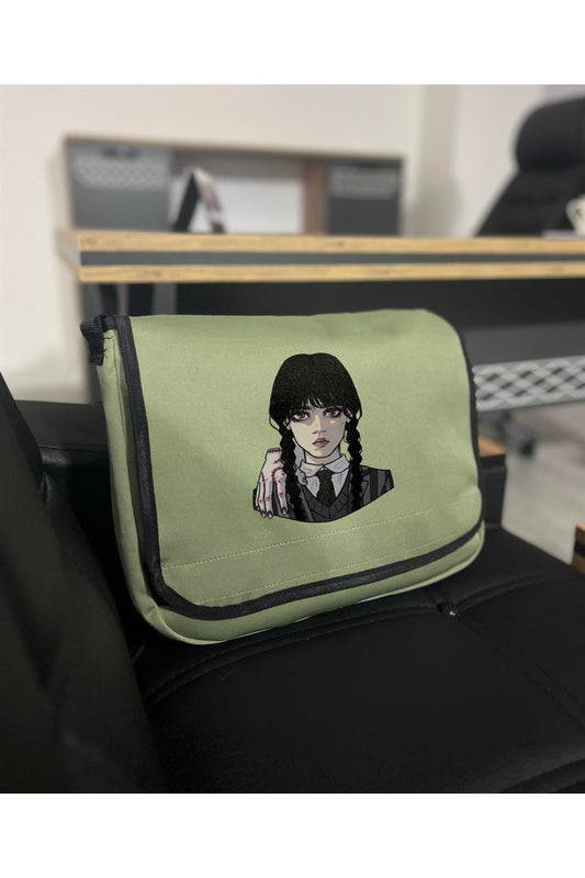 Wednesday Baskılı Unisex Yeşil Postacı Çantası