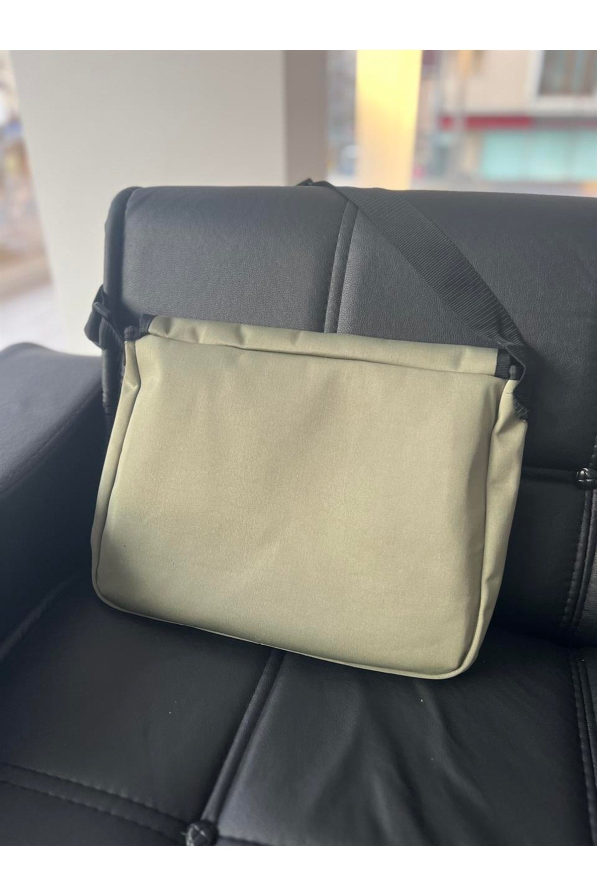 Wednesday Baskılı Unisex Yeşil Postacı Çantası